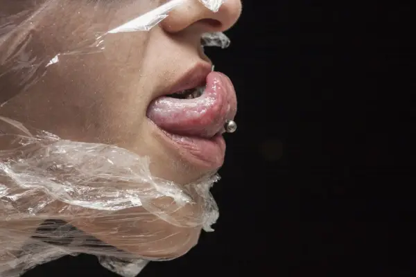 Venom piercing - podwójne przekłucie języka bez mitów