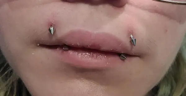 Jak dbać o angel bites piercing i uniknąć problemów?