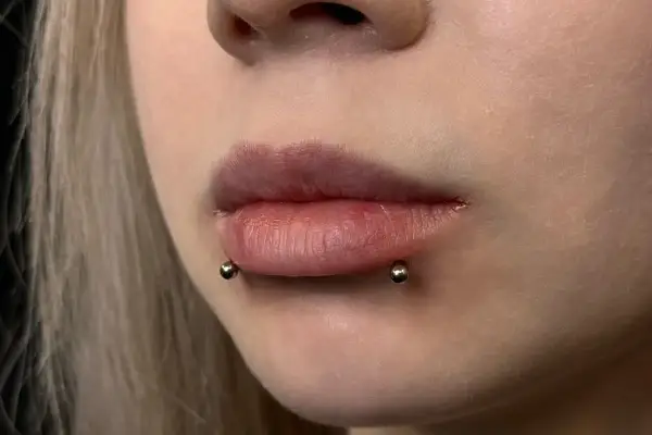 Sól fizjologiczna - Najlepsza pielęgnacja piercingu