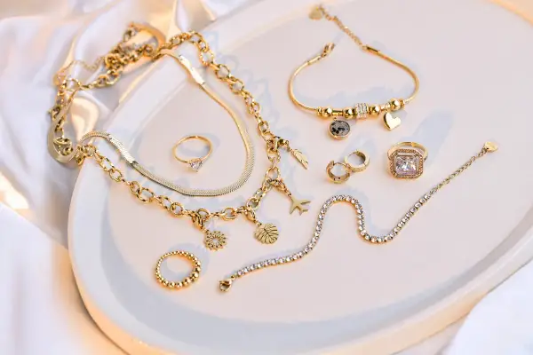 Co to PVD w biżuterii - Jak wybrać trwałe ozdoby i o nie dbać